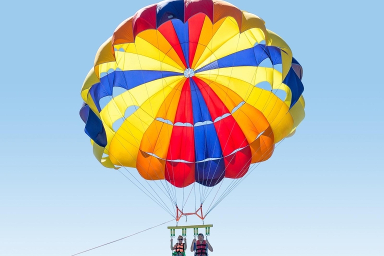 Baie de Makadi : Excursion sur l'île d'Orange avec plongée en apnée et parachute ascensionnelOrange, Parasailing, Tour en bateau, déjeuner, Boissons et Transferts