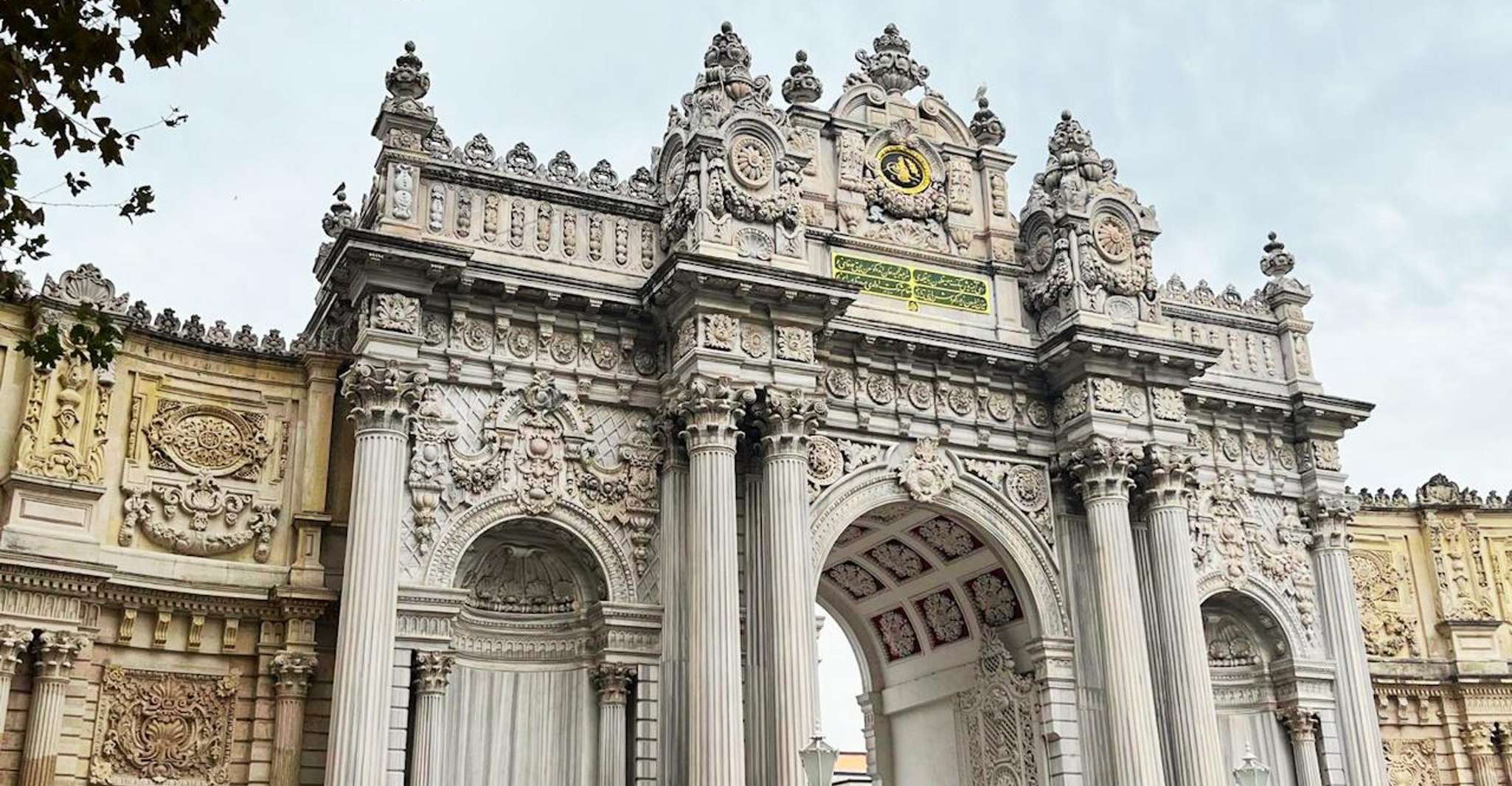 Istanbul, Dolmabahce Palace Skip-the-Line-Eintritt & AudioGuide - Hizvo