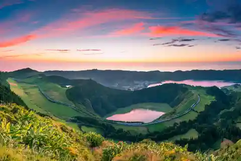 Açores: Explore a dramática cratera de Sete Cidades