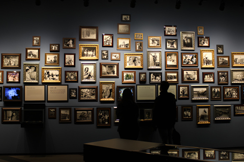 Seoul: National Museum & War Memorial Korea Small Group Tour English Guide