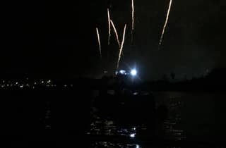Palermo: Feuerwerk vom Boot aus