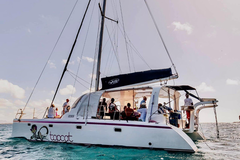 Mauritius: Full Day Catamaran Cruise with Lunch