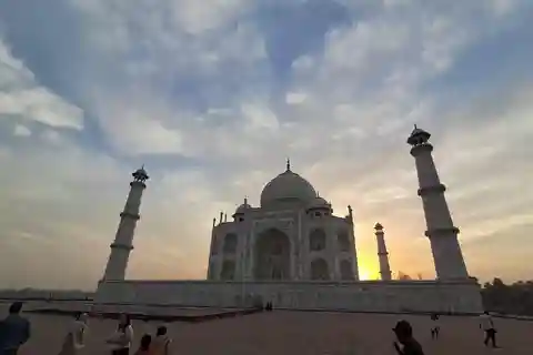 Tour panoramico privato di Agra con auto e guida