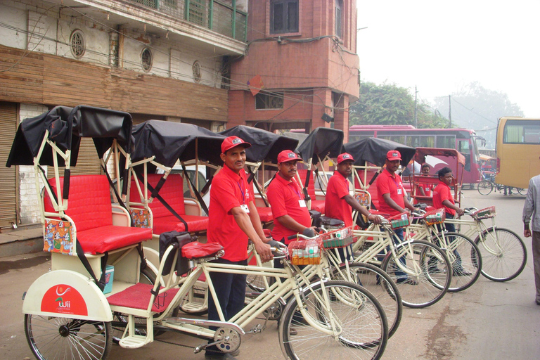 Old Delhi Tour on Luxurious Rickshaw with Wireless Headset