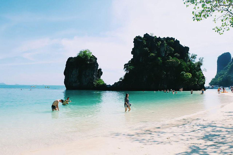 Krabi: Hong Eilanden Privé Longtail Boot TourKrabi: privérondvaart met longtailboot op Hong Islands