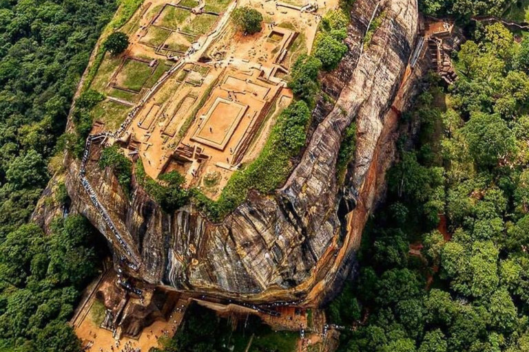 Colombo: 4-Day Cultural Triangle Tour with Wilpattu Safari