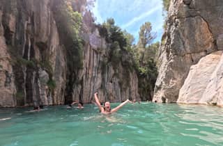 Ab Valencia: Thermalbäder + Wasserfall + Halt für Panoramablicke