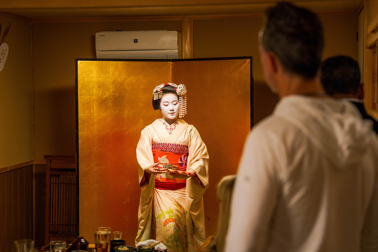 Kyoto: Meet the Geisha with Gion Historic Walking Tour