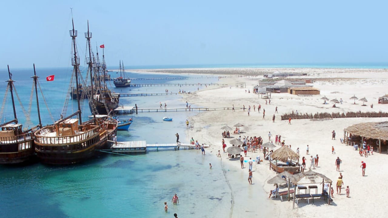 Djerba: Unverzichtbare Tagestour zur Insel der rosa Flamingos mit einem Piratenschiff