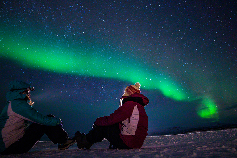 Rovaniemi: Local Guide Guarantee Northern Lights Hunt