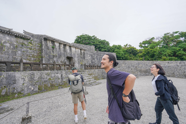 Naha: Okinawa Shuri Castle Peace Walking Tour