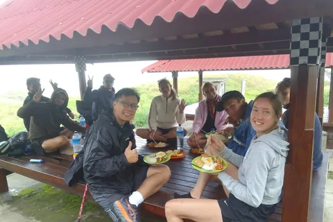 2-Day Mount Rinjani Trekking Summit Tour from Sembalun
