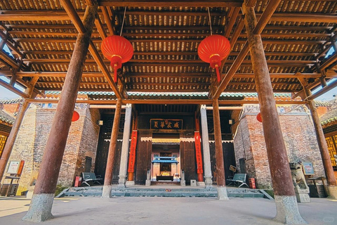 Guilin: Private Wen & Wu Temple Tour with Red Rock Village