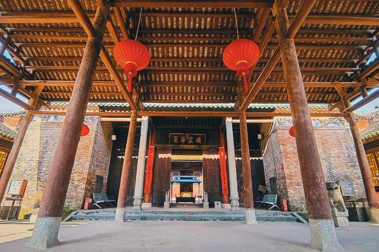 Guilin: Private Wen & Wu Temple Tour with Red Rock Village