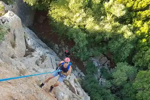 Iglesias : Descente en rappel dans le canyon de Gutturu Xeu