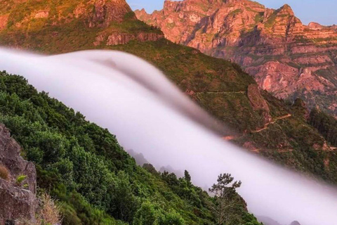 Madera: wycieczka jeepem z tyrolką, huśtawką i wulkanicznymi basenamiMadera: wycieczka jeepem z tyrolką, huśtawką i basenami wulkanicznymi