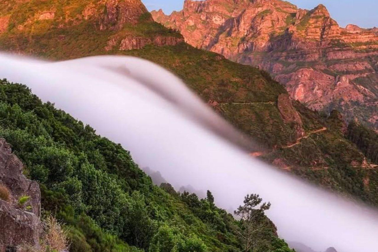 Madera: wycieczka jeepem z tyrolką, huśtawką i wulkanicznymi basenamiMadera: wycieczka jeepem z tyrolką, huśtawką i basenami wulkanicznymi