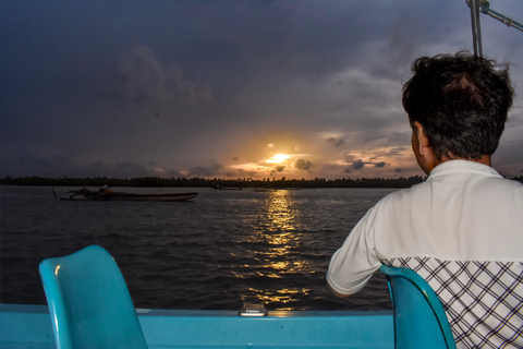 Negombo: Lagoon Boat Tour with hotel transfers & fruit snak