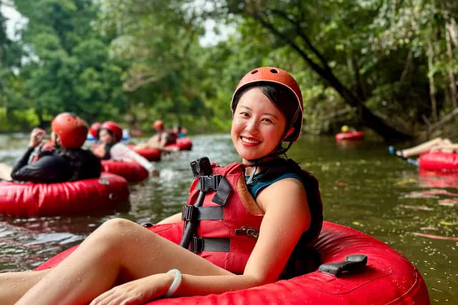 Von Cairns und den Northern Beaches aus: Rainforest River Tubing. Foto: GetYourGuide