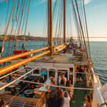 Lisbona: festa in barca al tramonto con musica e drink