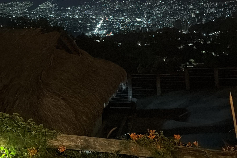 Medellín: Sunset at Vintage Antiques Viewpoint & Pickup