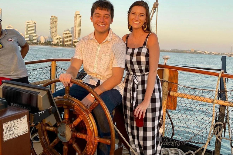 Cartagena: Walking tour & Sunset Pirate Ship Cruise