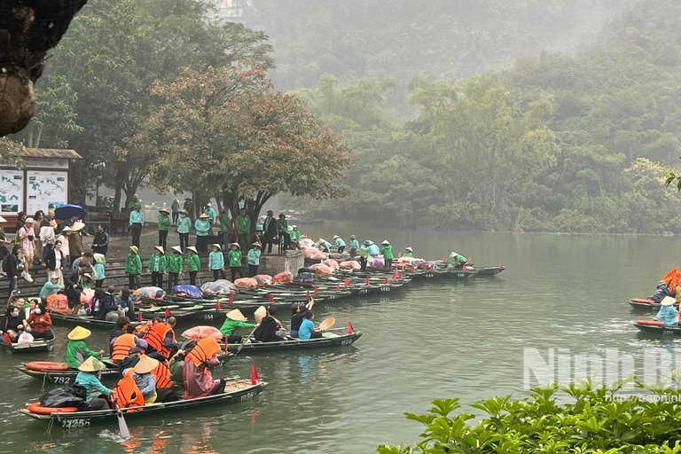 من نينه بينه: قارب ترانج آن وكهف موا وهوا لو وبيتش دونغ