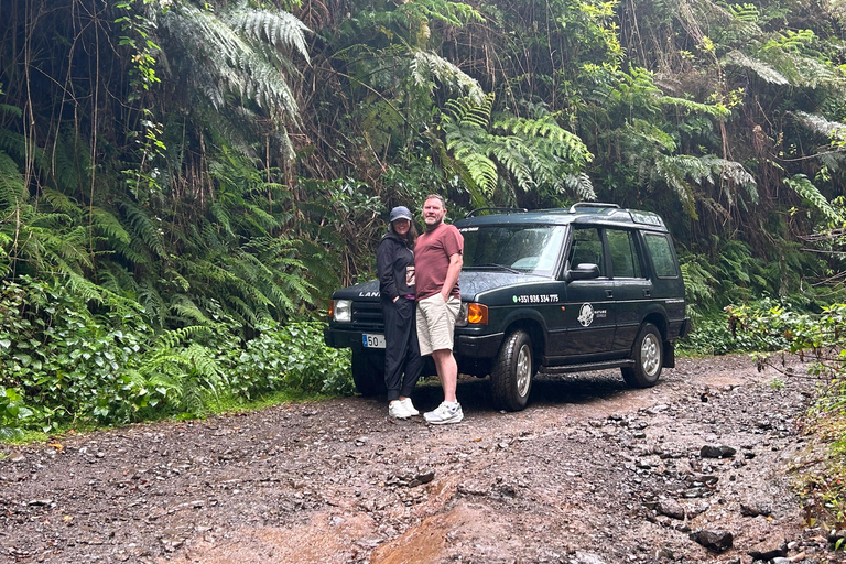 Madera: wycieczka jeepem z tyrolką, huśtawką i wulkanicznymi basenamiMadera: wycieczka jeepem z tyrolką, huśtawką i basenami wulkanicznymi