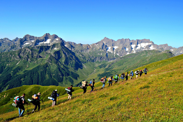 第比利斯：托巴瓦奇赫利湖，斯瓦涅蒂带午餐的导览徒步之旅
