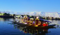 Srinagar, Tour de día privado con Shikara Ride en Dal Lake - Housity