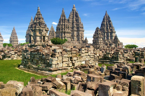 Pedala al tramonto al tempio di Plaosan e a quello di PrambananPedala al tempio di Plaosan e a Prambanan al tramonto