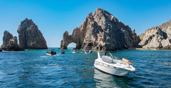 Cabo San Lucas: Private Yacht Cruise with Crew & Drinks