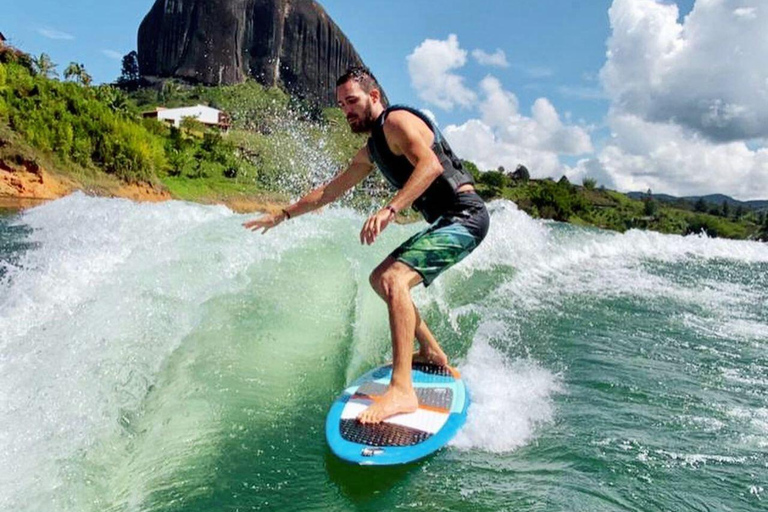 Guatapé: Wakeboarding and Wakesurfing Experience