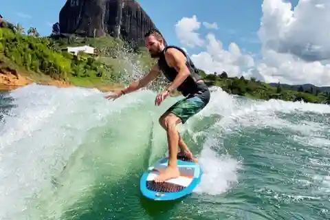 Guatapé: Experiência de wakeboard e wakesurf