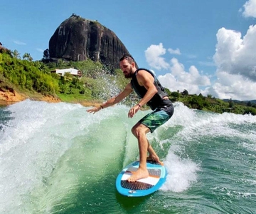Guatapé: Experiência de wakeboard e wakesurf