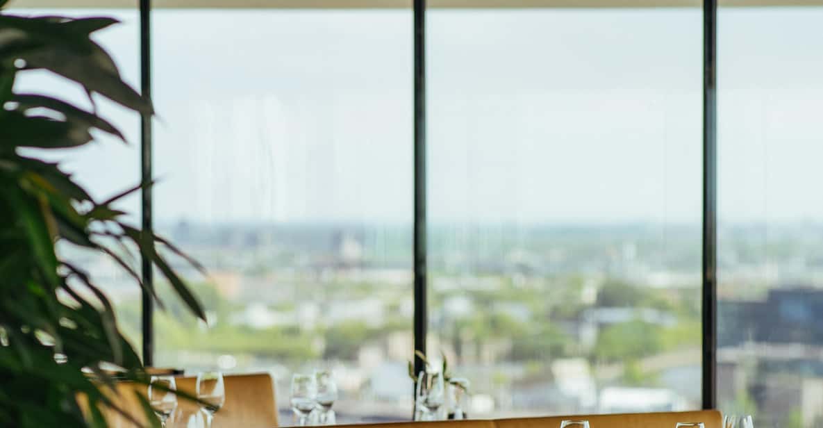 Afbeelding 4 van Amsterdam: A'DAM Lookout met ronddraaiend restaurant Moon