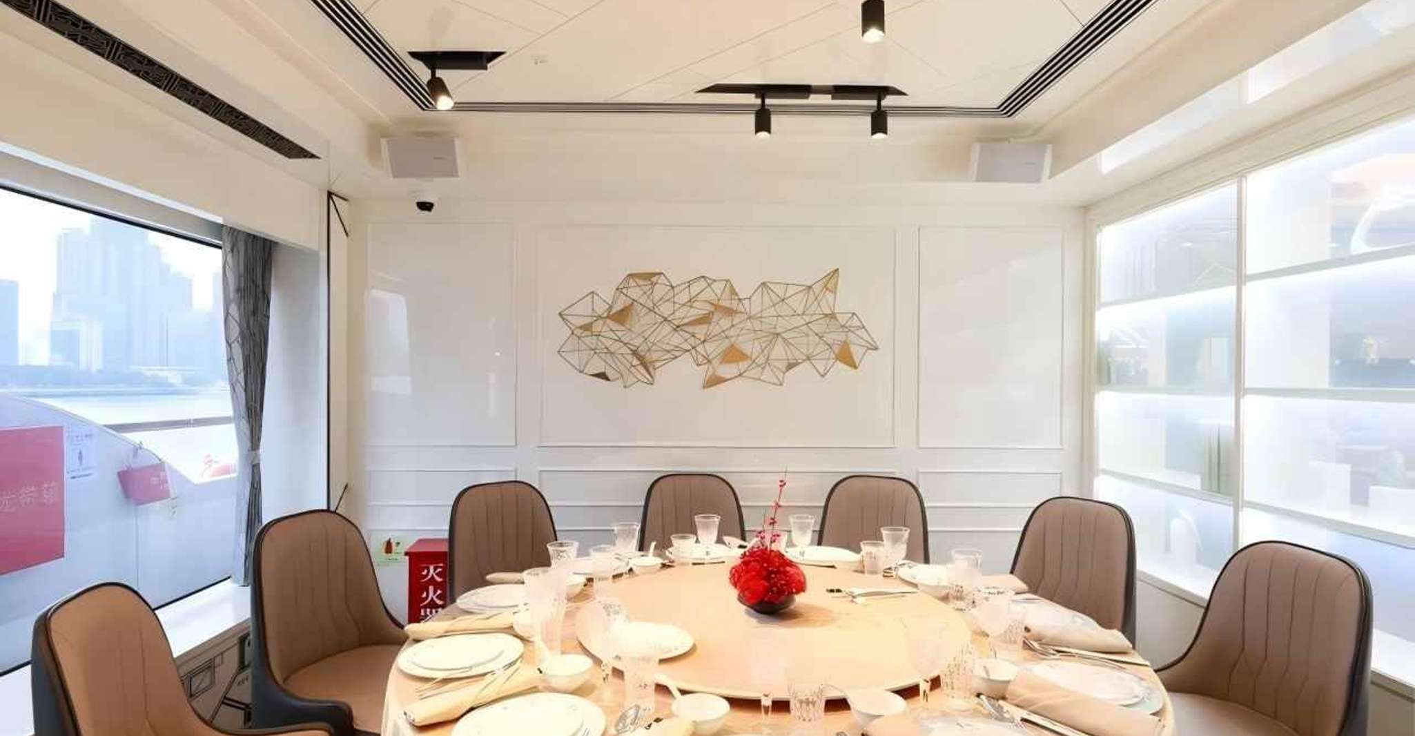 Huangpu Night Cruise: Cozy Vibe & Modern Shanghai Glow photo 8