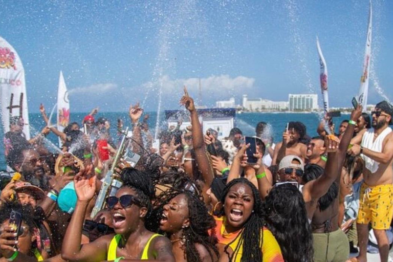 Punta Cana: Party Boat Cruise with Snorkeling & Open Bar
