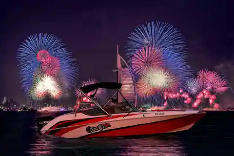 Dubaï : Tour en bateau privé ou partagé pour les feux d'artifice de la Saint-Sylvestre