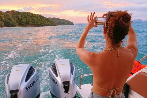 Au départ de Phuket : Excursion en bateau rapide dans les îles Phi Phi et Khai