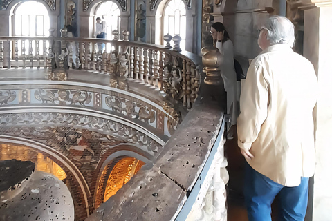 Quito Old Town: Domes, History & Coffee