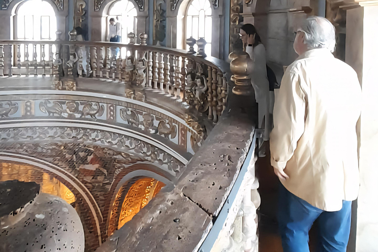 Quito Old Town: Domes, History & Coffee