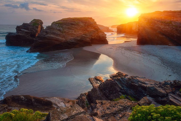 Excursion to Playa de las Catedrales, Ribadeo, and Tapia de Casariego Tour in English from Gijón