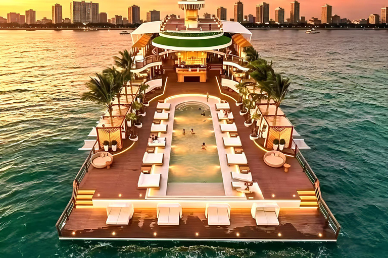Pattaya: Sina Beach Club Entry Ticket