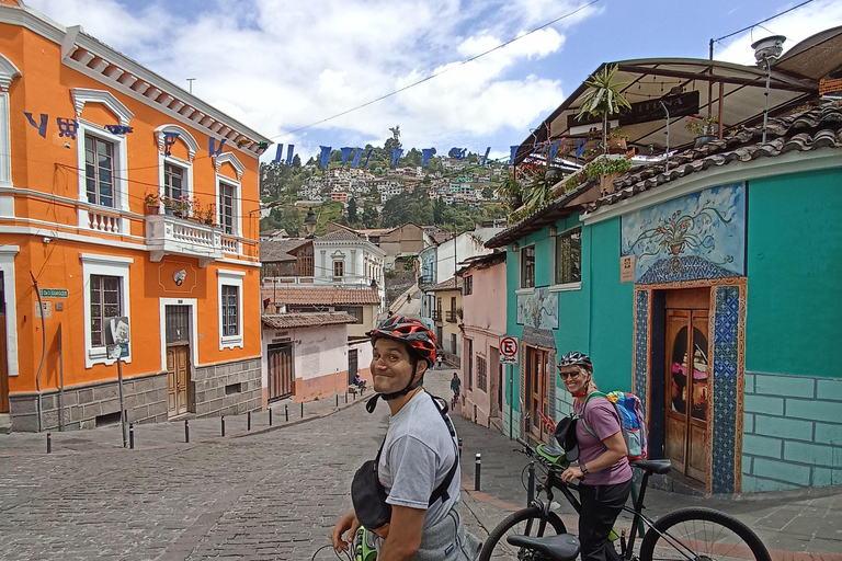 Quito: recorrido 360º en bicicletaQuito: recorrido 360º en bicicleta tour privado