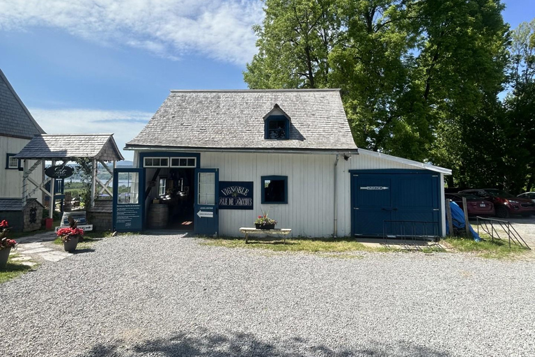 Quebec: Private Historic Tour of Île d'Orléans Quebec: Private historical tour of Île d'Orléans