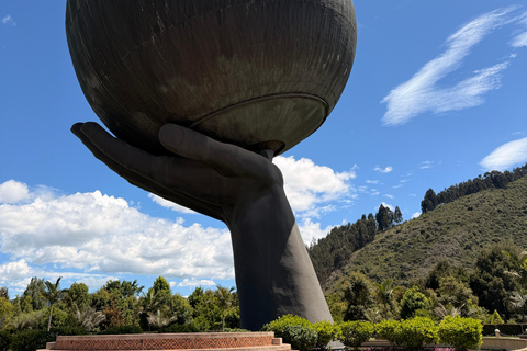 Bogotá: Jaime Duque Park and Aerospace Museum with pick-up service.