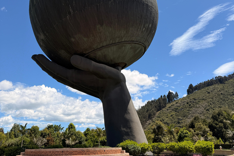 Bogotá: Jaime Duque Park and Aerospace Museum with pick-up service.