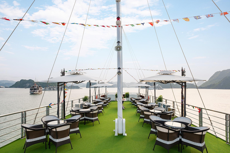 Hanoi: Bai Tu Long Bay Cruise with Lunch and Kayaking