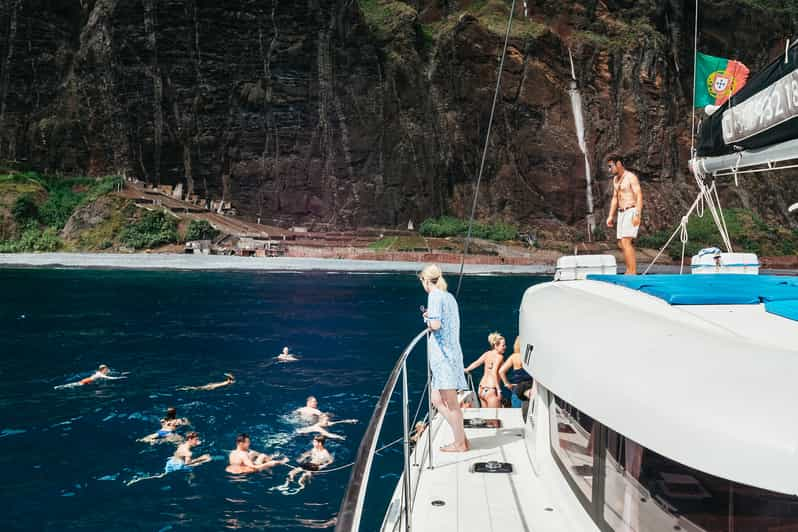 Baie de Funchal Croisière en catamaran de luxe pour observer les